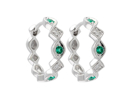 A232-10884: EARRINGS .13 EMERALD .18 TGW